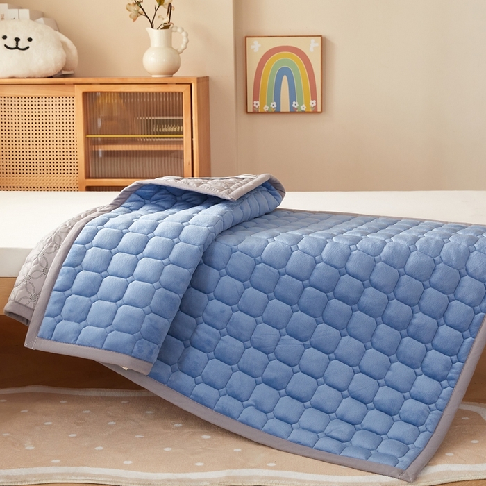 91家纺网 家纺一手货源 找家纺 元昊床垫 2025新款牛奶绒学生宿舍夹棉床垫直角防滑床垫 大自然-蓝