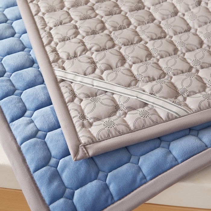 91家纺网 家纺一手货源 找家纺 元昊床垫 2025新款牛奶绒学生宿舍夹棉床垫直角防滑床垫 大自然-蓝