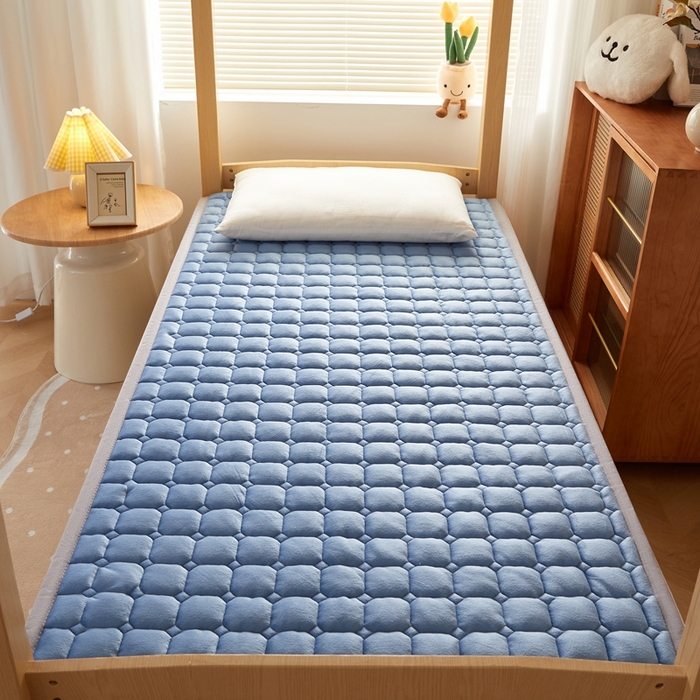 91家纺网 家纺一手货源 找家纺 元昊床垫 2025新款牛奶绒学生宿舍夹棉床垫直角防滑床垫 大自然-蓝
