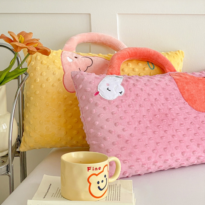 91家纺网 家纺一手货源 找家纺 （总）亦帆枕芯 2025新款豆豆绒儿童卡童手提枕头枕芯枕芯加枕套可拆洗