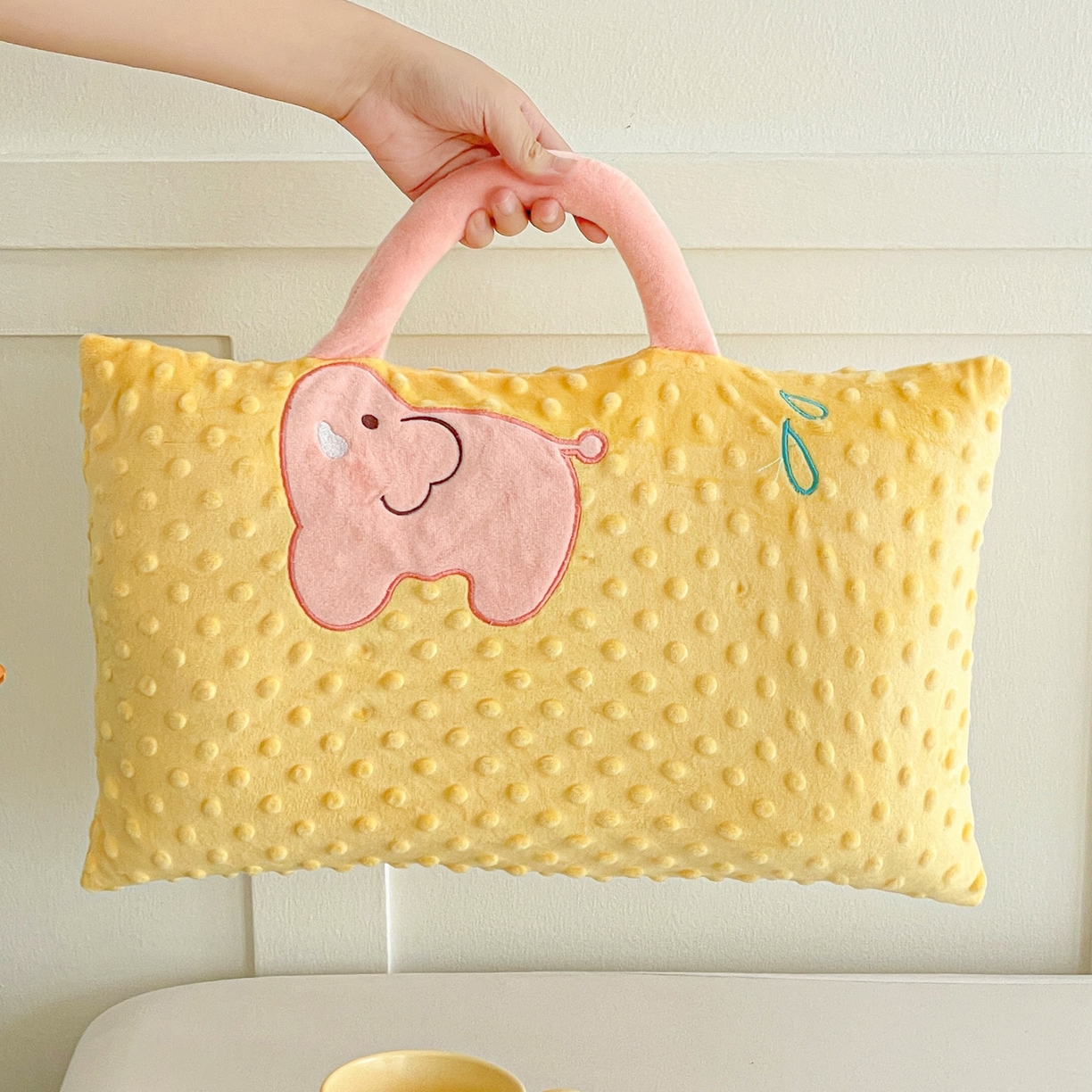 91家纺网 家纺一手货源 找家纺 （总）亦帆枕芯 2025新款豆豆绒儿童卡童手提枕头枕芯枕芯加枕套可拆洗