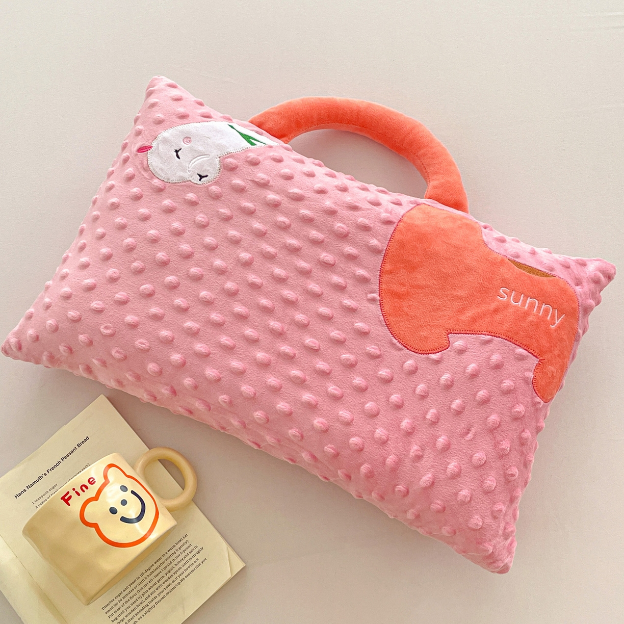 91家纺网 家纺一手货源 找家纺 亦帆枕芯 2025新款豆豆绒儿童卡童手提枕头枕芯枕芯加枕套可拆洗 粉色天鹅-手提卡通枕头