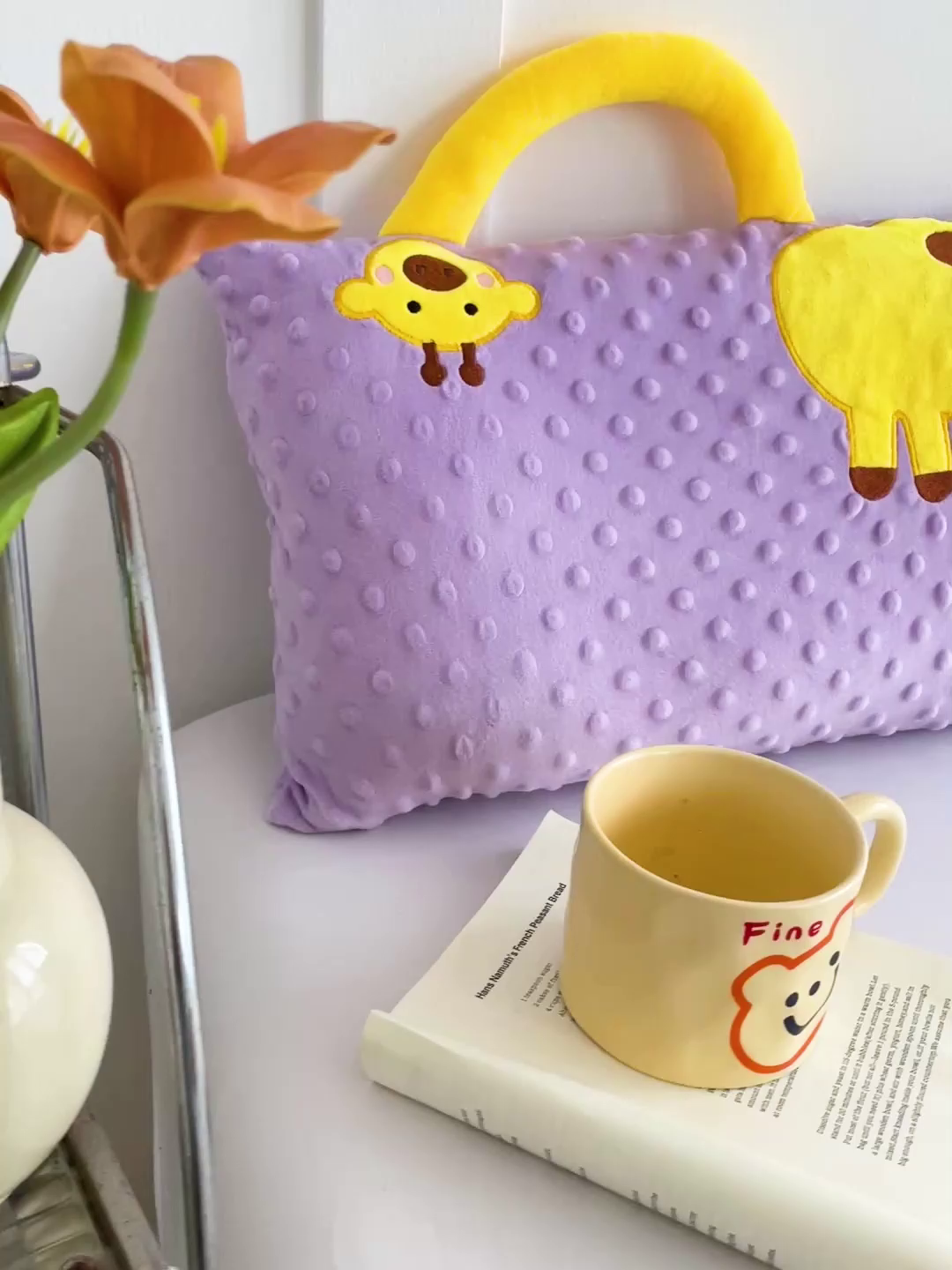 91家纺网 家纺一手货源 找家纺 亦帆枕芯 2025新款豆豆绒儿童卡童手提枕头枕芯枕芯加枕套可拆洗 紫色长颈鹿-手提卡通枕头