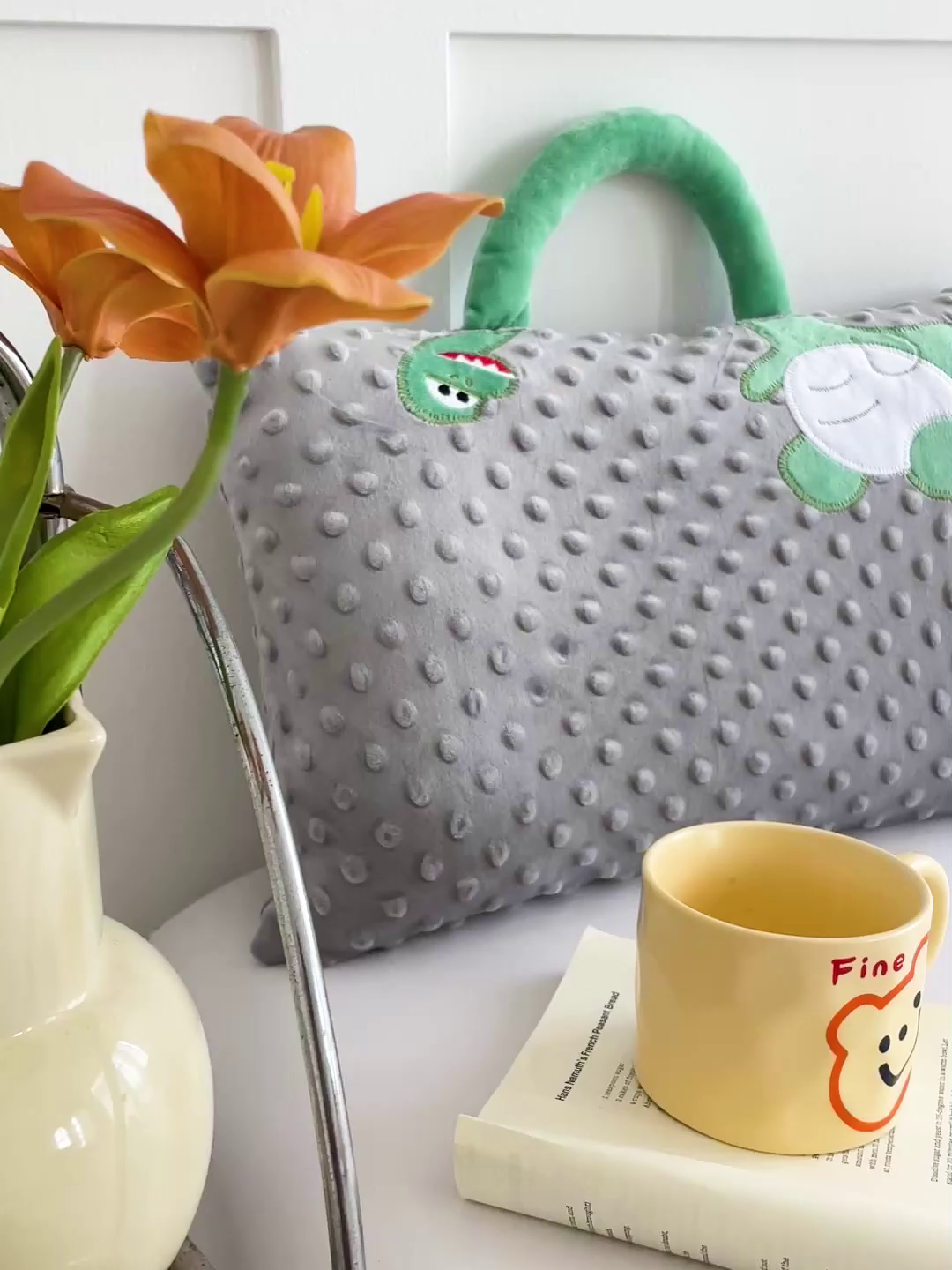 91家纺网 家纺一手货源 找家纺 亦帆枕芯 2025新款豆豆绒儿童卡童手提枕头枕芯枕芯加枕套可拆洗 灰色恐龙-手提卡通枕头