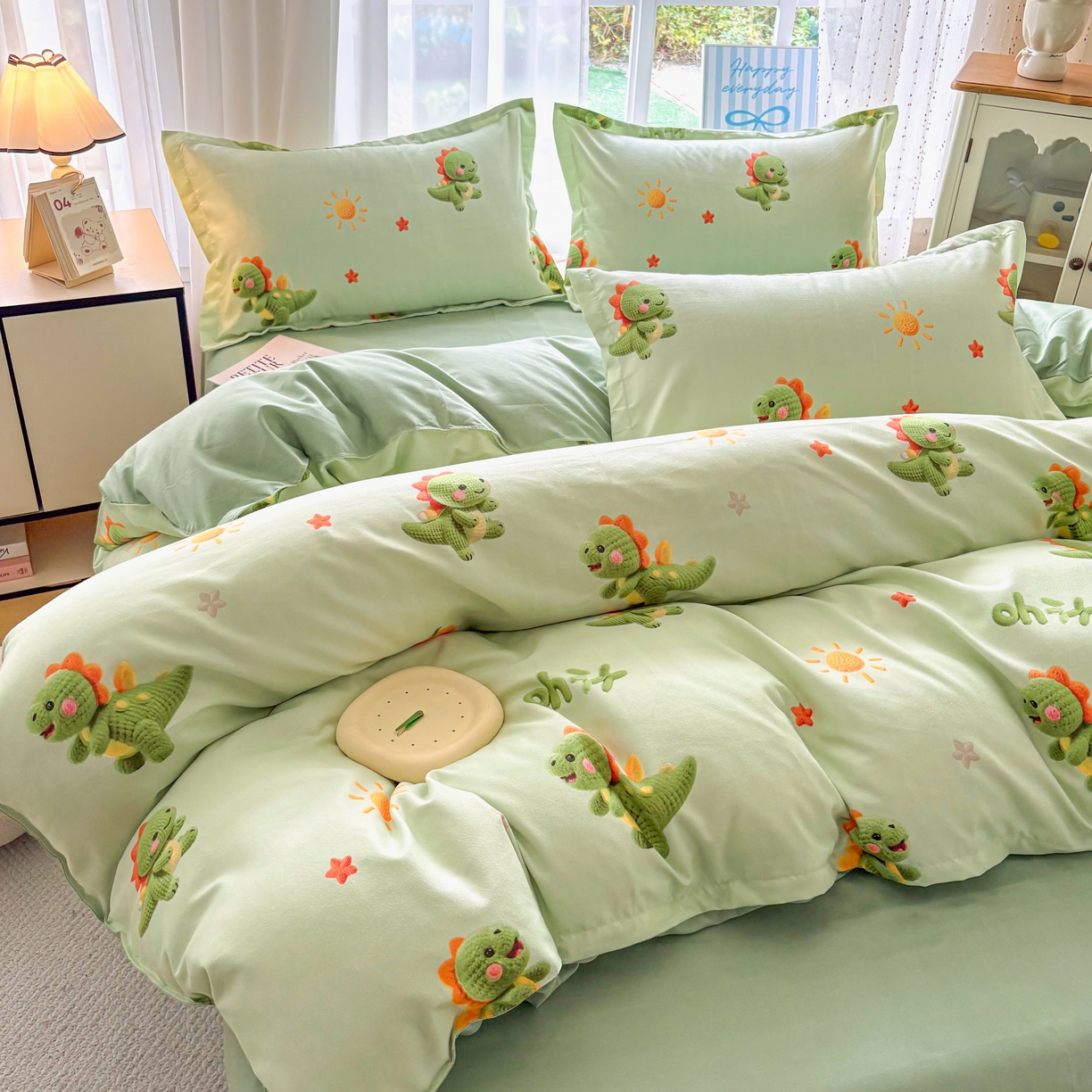 91家纺网 家纺一手货源 找家纺 正莱欣 2025新品加厚生态棉磨毛四件套高克重植物羊绒床单款床笠款四件套大量现货（学生三件套）小萌龙