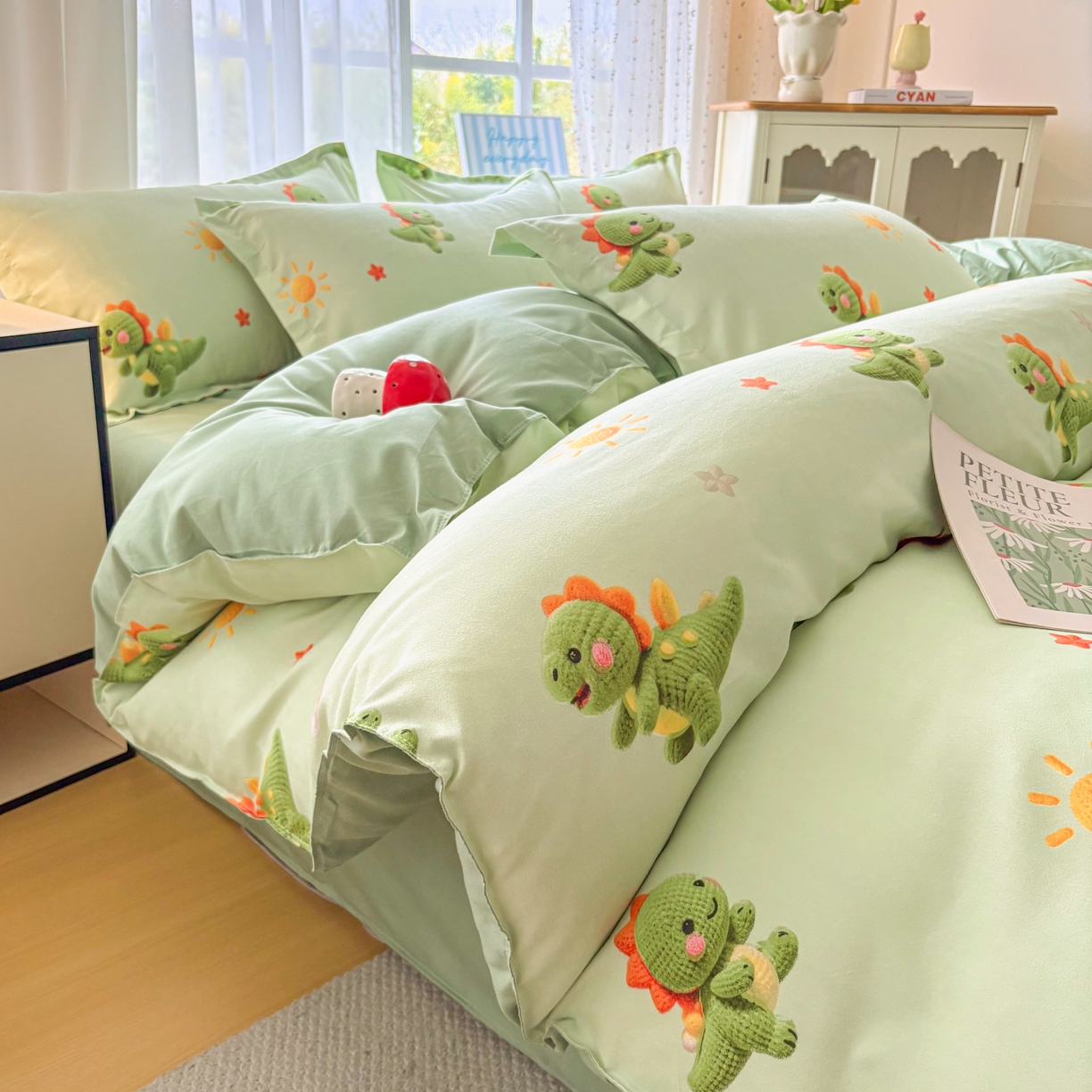 91家纺网 家纺一手货源 找家纺 正莱欣 2025新品加厚生态棉磨毛四件套高克重植物羊绒床单款床笠款四件套大量现货（学生三件套）小萌龙