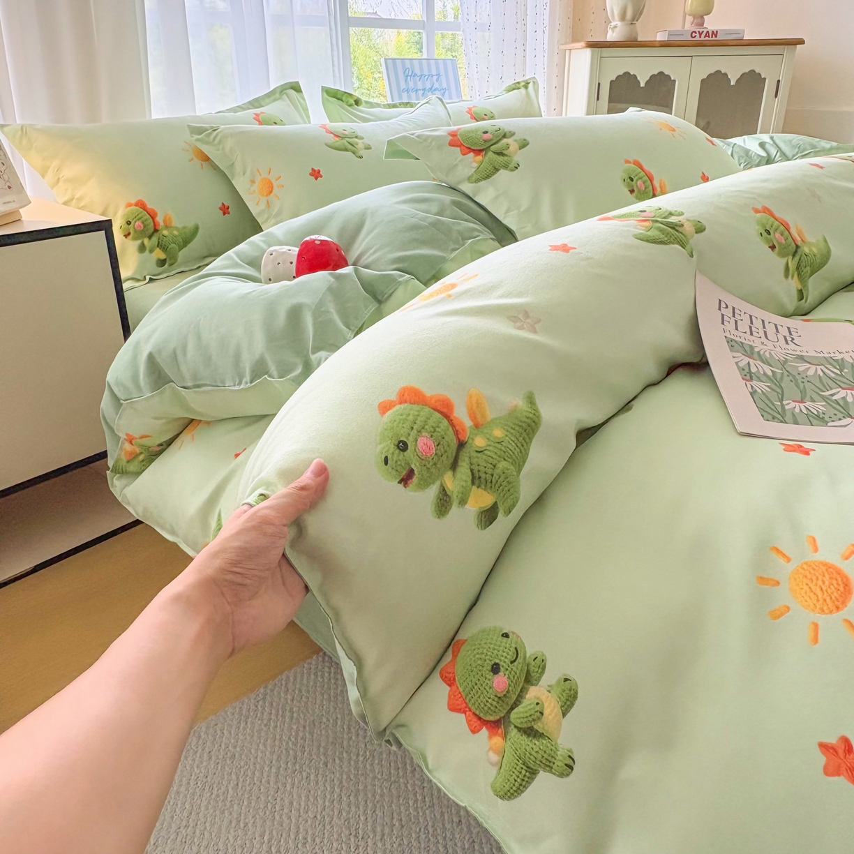 91家纺网 家纺一手货源 找家纺 正莱欣 2025新品加厚生态棉磨毛四件套高克重植物羊绒床单款床笠款四件套大量现货（学生三件套）小萌龙