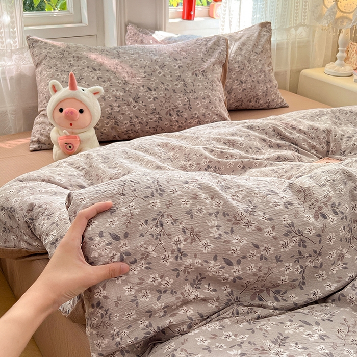 91家纺网 家纺一手货源 找家纺 优佳优品 2025新款高克重云感双层纱印花四件套 素织枝影