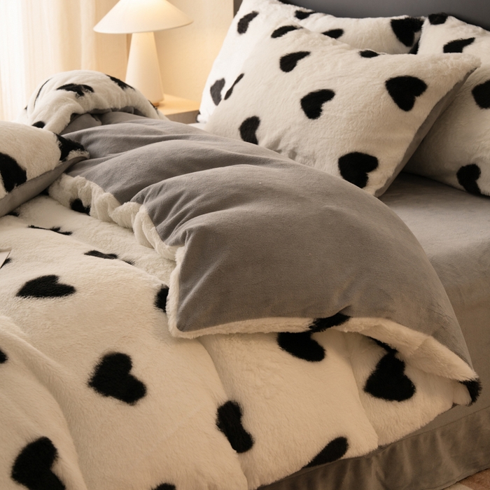 91家纺网 家纺一手货源 找家纺 梦纤绒 2025新款兔毛绒四件套 桃心