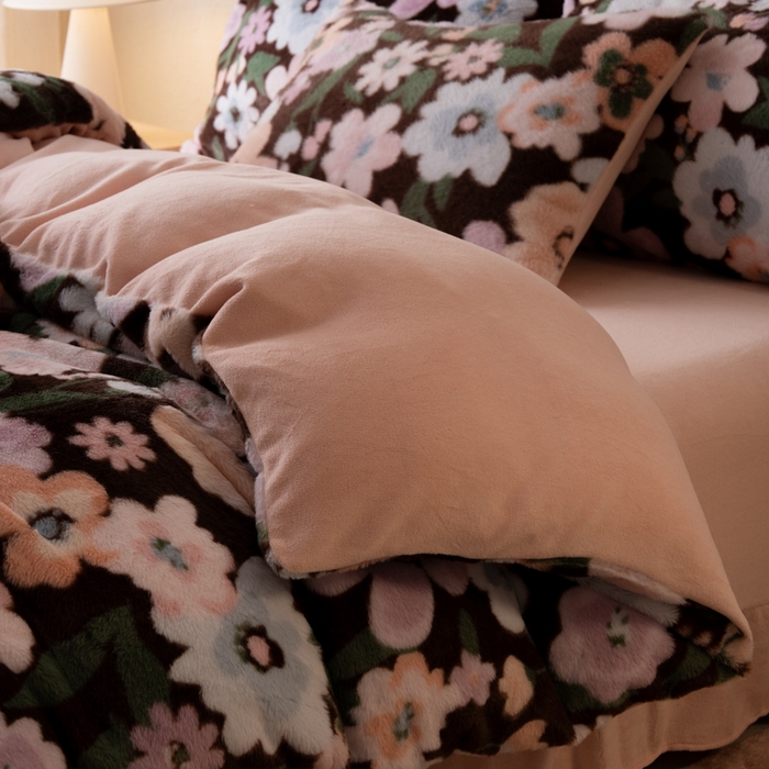 91家纺网 家纺一手货源 找家纺 梦纤绒 2025新款兔毛绒四件套 幸福花园