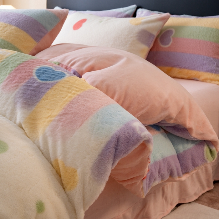 91家纺网 家纺一手货源 找家纺 梦纤绒 2025新款兔毛绒四件套 彩虹爱心