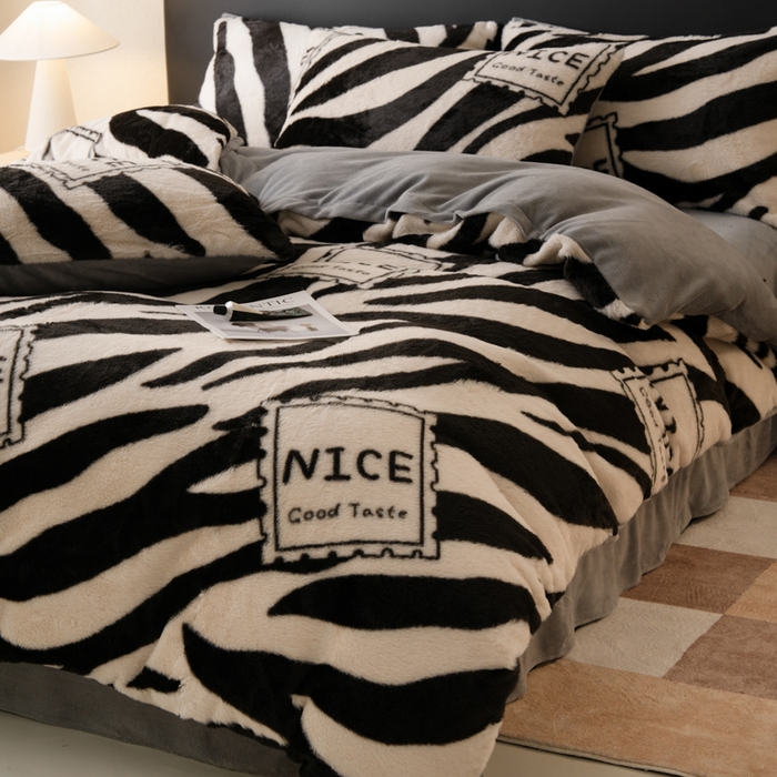 91家纺网 家纺一手货源 找家纺 梦纤绒 2025新款兔毛绒四件套 斑马格