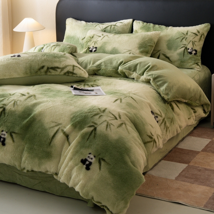 91家纺网 家纺一手货源 找家纺 梦纤绒 2025新款兔毛绒四件套 熊猫啃竹叶