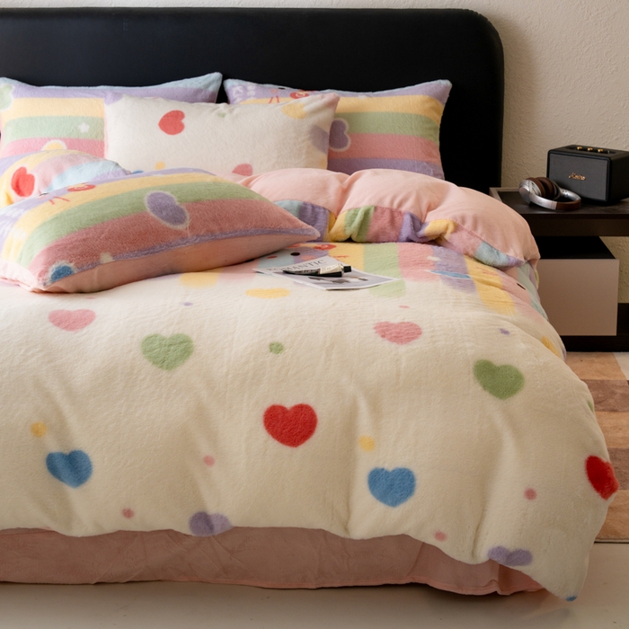 91家纺网 家纺一手货源 找家纺 梦纤绒 2025新款兔毛绒四件套 彩虹爱心