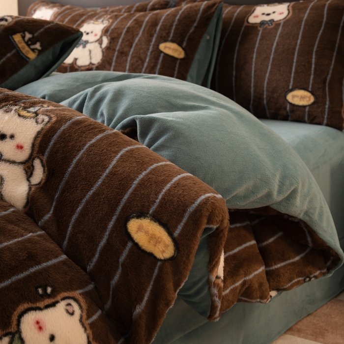 91家纺网 家纺一手货源 找家纺 梦纤绒 2025新款兔毛绒四件套 条纹小熊咖