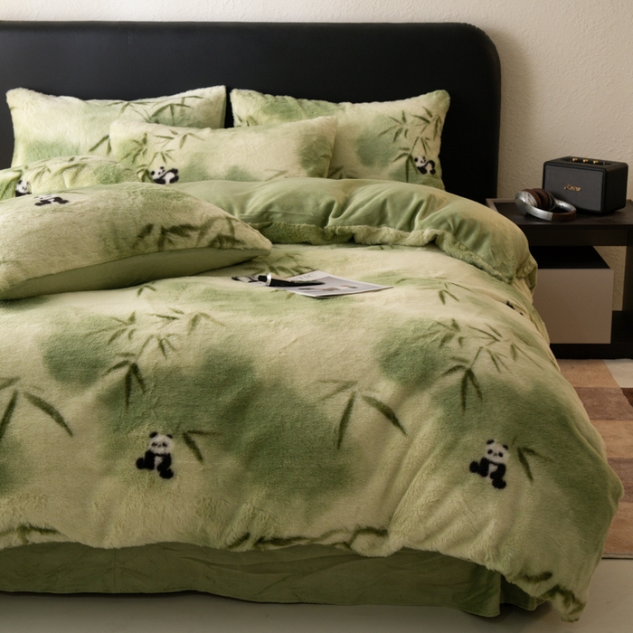 91家纺网 家纺一手货源 找家纺 梦纤绒 2025新款兔毛绒四件套 熊猫啃竹叶