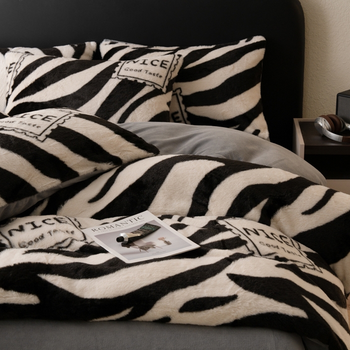 91家纺网 家纺一手货源 找家纺 梦纤绒 2025新款兔毛绒四件套 斑马格