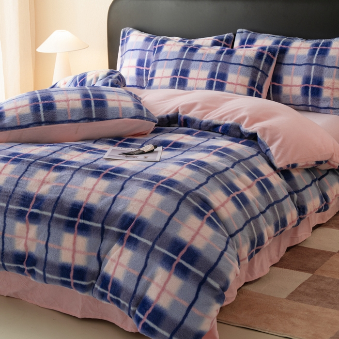 91家纺网 家纺一手货源 找家纺 梦纤绒 2025新款兔毛绒四件套 简约方格蓝