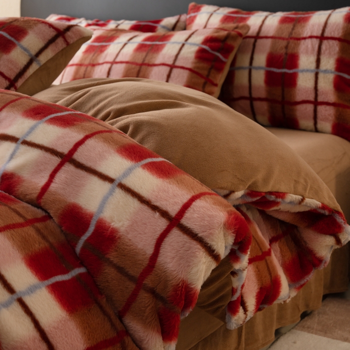 91家纺网 家纺一手货源 找家纺 梦纤绒 2025新款兔毛绒四件套 简约方格红