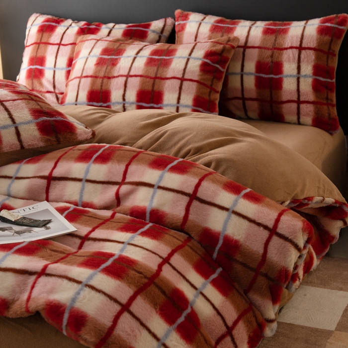 91家纺网 家纺一手货源 找家纺 梦纤绒 2025新款兔毛绒四件套 简约方格红