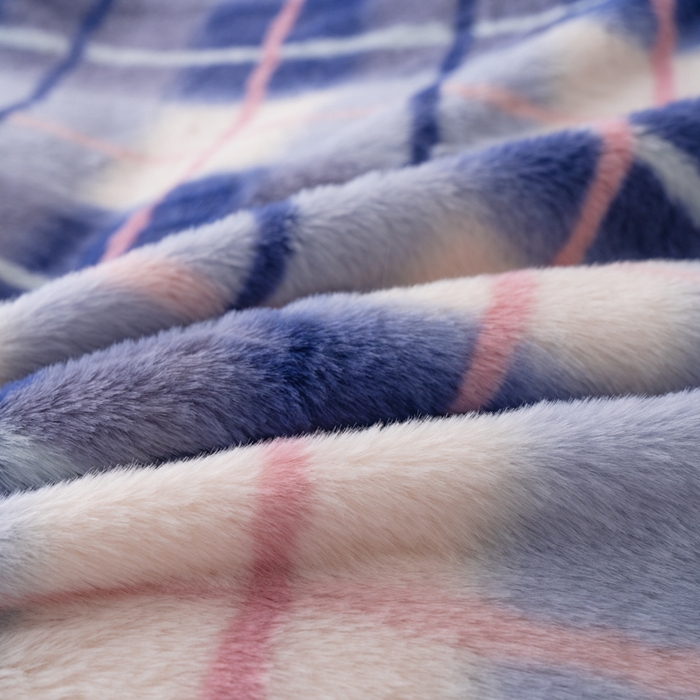 91家纺网 家纺一手货源 找家纺 梦纤绒 2025新款兔毛绒四件套 简约方格蓝