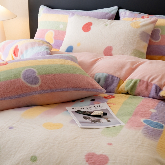 91家纺网 家纺一手货源 找家纺 梦纤绒 2025新款兔毛绒四件套 彩虹爱心