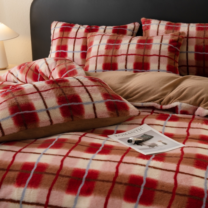 91家纺网 家纺一手货源 找家纺 梦纤绒 2025新款兔毛绒四件套 简约方格红