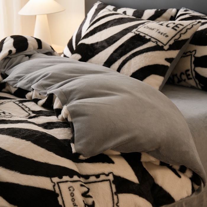 91家纺网 家纺一手货源 找家纺 梦纤绒 2025新款兔毛绒四件套 斑马格