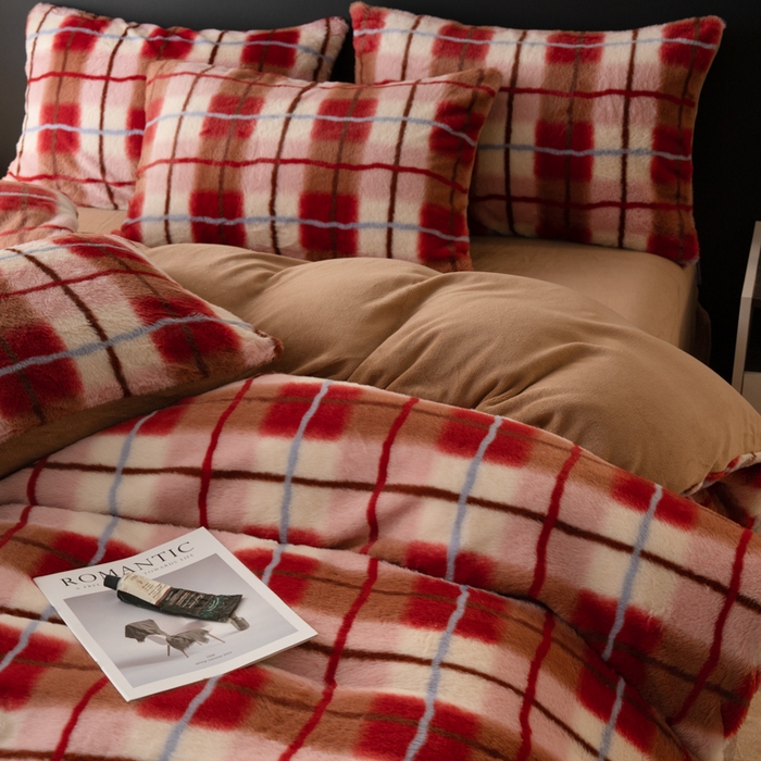 91家纺网 家纺一手货源 找家纺 梦纤绒 2025新款兔毛绒四件套 简约方格红