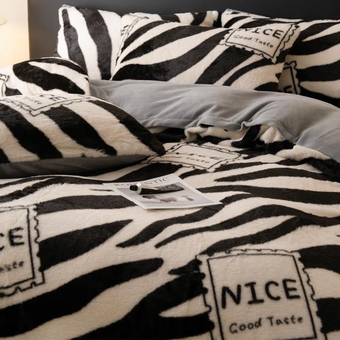 91家纺网 家纺一手货源 找家纺 梦纤绒 2025新款兔毛绒四件套 斑马格