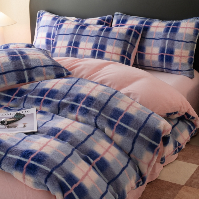 91家纺网 家纺一手货源 找家纺 梦纤绒 2025新款兔毛绒四件套 简约方格蓝