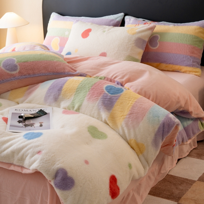 91家纺网 家纺一手货源 找家纺 梦纤绒 2025新款兔毛绒四件套 彩虹爱心