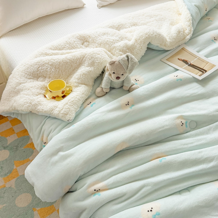 91家纺网 家纺一手货源 找家纺 爱彼家纺 2025新款奶油风羊羔绒+牛奶绒可爱卡通被子被芯秋被冬被被子被芯-直播热门款 浅蓝甜点小狗