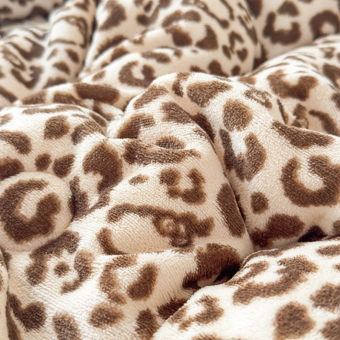 91家纺网 家纺一手货源 找家纺 爱彼家纺 2025新款奶油风羊羔绒+牛奶绒可爱卡通被子被芯秋被冬被被子被芯-直播热门款 豹纹猫咪咖