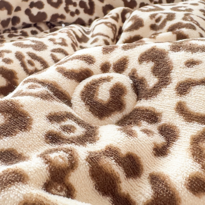 91家纺网 家纺一手货源 找家纺 爱彼家纺 2025新款奶油风羊羔绒+牛奶绒可爱卡通被子被芯秋被冬被被子被芯-直播热门款 豹纹猫咪咖