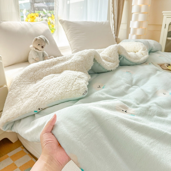 91家纺网 家纺一手货源 找家纺 爱彼家纺 2025新款奶油风羊羔绒+牛奶绒可爱卡通被子被芯秋被冬被被子被芯-直播热门款 浅蓝甜点小狗