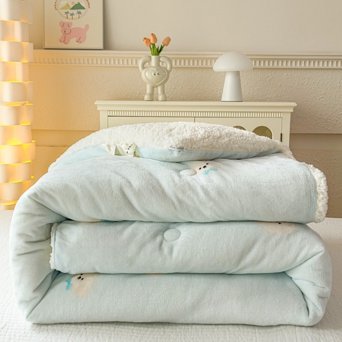 91家纺网 家纺一手货源 找家纺 爱彼家纺 2025新款奶油风羊羔绒+牛奶绒可爱卡通被子被芯秋被冬被被子被芯-直播热门款 浅蓝甜点小狗