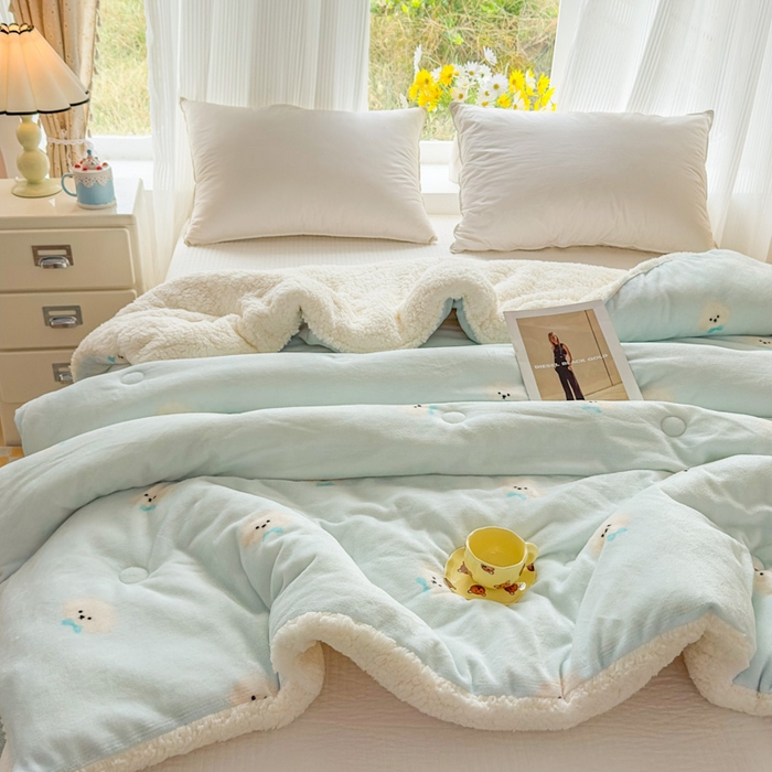 91家纺网 家纺一手货源 找家纺 爱彼家纺 2025新款奶油风羊羔绒+牛奶绒可爱卡通被子被芯秋被冬被被子被芯-直播热门款 浅蓝甜点小狗