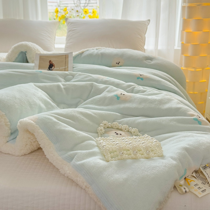 91家纺网 家纺一手货源 找家纺 爱彼家纺 2025新款奶油风羊羔绒+牛奶绒可爱卡通被子被芯秋被冬被被子被芯-直播热门款 浅蓝甜点小狗