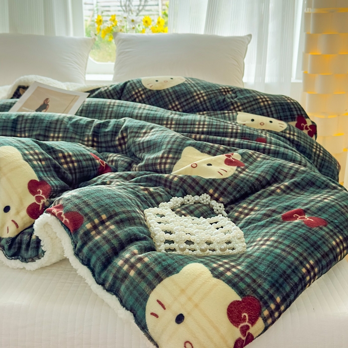 91家纺网 家纺一手货源 找家纺 爱彼家纺 2025新款奶油风羊羔绒+牛奶绒可爱卡通被子被芯秋被冬被被子被芯-直播热门款 绅士绿kt