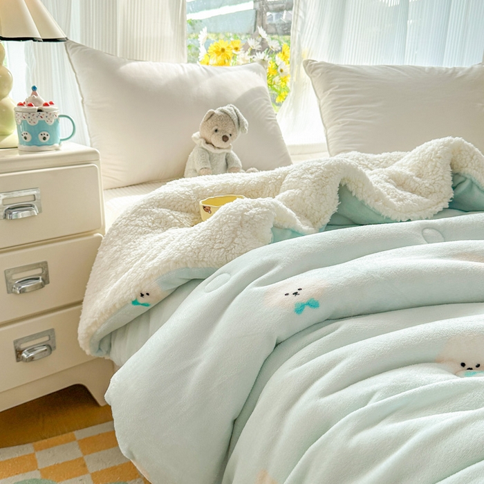 91家纺网 家纺一手货源 找家纺 爱彼家纺 2025新款奶油风羊羔绒+牛奶绒可爱卡通被子被芯秋被冬被被子被芯-直播热门款 浅蓝甜点小狗