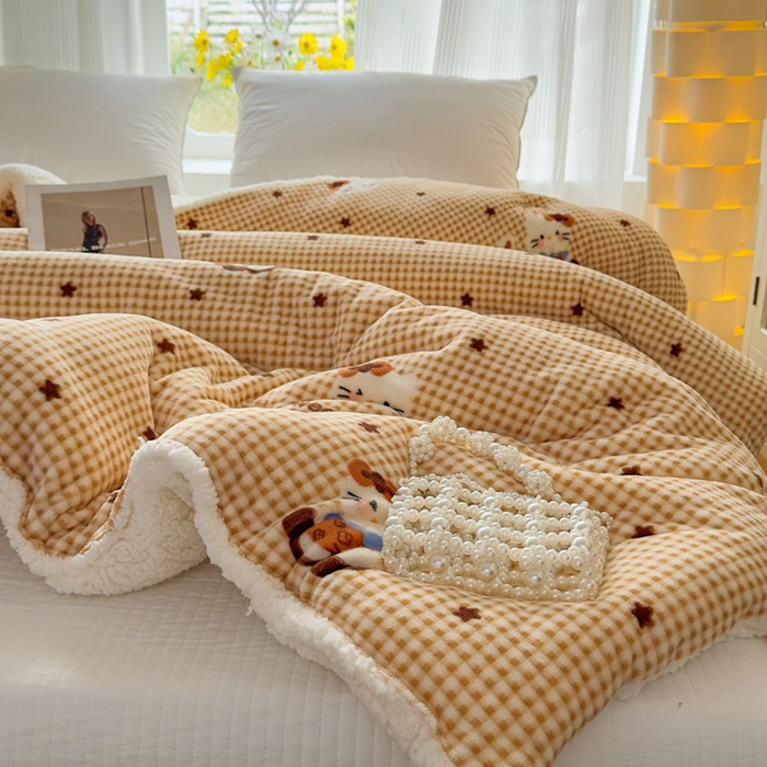 91家纺网 家纺一手货源 找家纺 爱彼家纺 2025新款奶油风羊羔绒+牛奶绒可爱卡通被子被芯秋被冬被被子被芯-直播热门款 奶咖小猫