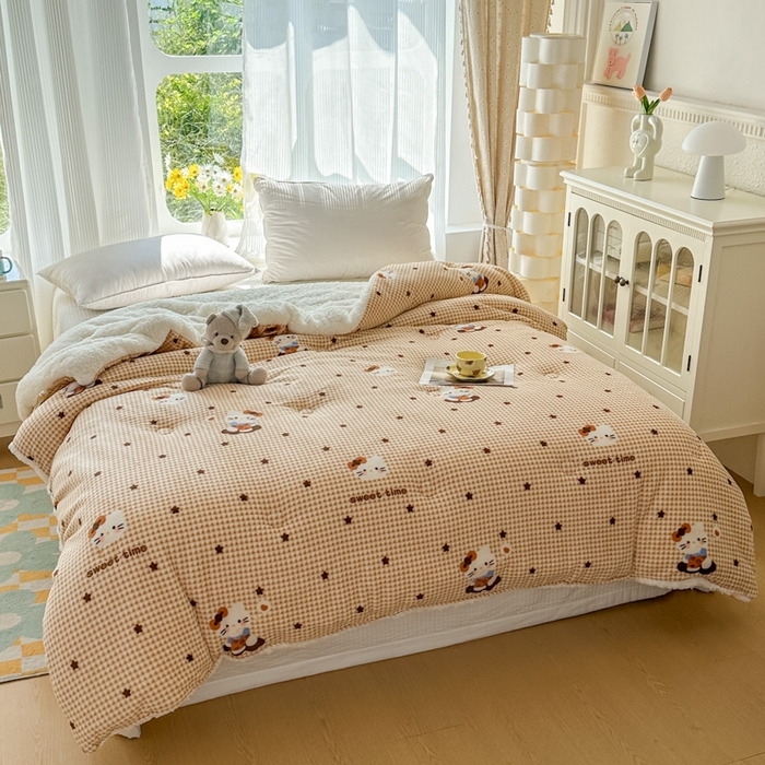 91家纺网 家纺一手货源 找家纺 爱彼家纺 2025新款奶油风羊羔绒+牛奶绒可爱卡通被子被芯秋被冬被被子被芯-直播热门款 奶咖小猫