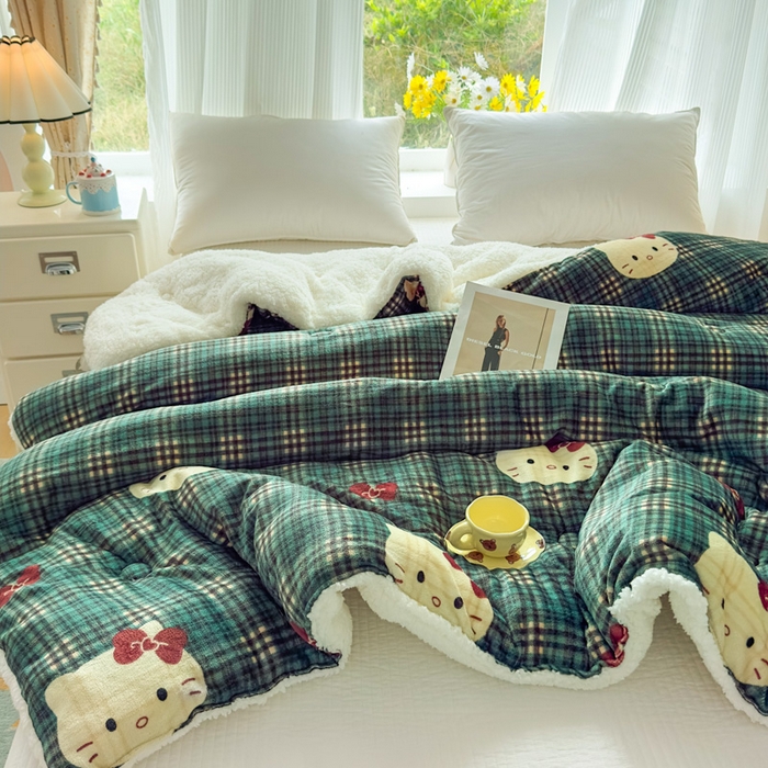 91家纺网 家纺一手货源 找家纺 爱彼家纺 2025新款奶油风羊羔绒+牛奶绒可爱卡通被子被芯秋被冬被被子被芯-直播热门款 绅士绿kt