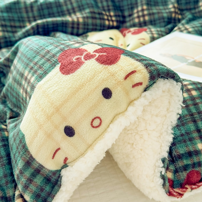 91家纺网 家纺一手货源 找家纺 爱彼家纺 2025新款奶油风羊羔绒+牛奶绒可爱卡通被子被芯秋被冬被被子被芯-直播热门款 绅士绿kt