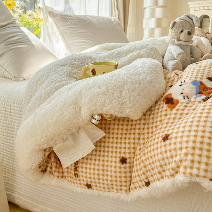 91家纺网 家纺一手货源 找家纺 爱彼家纺 2025新款奶油风羊羔绒+牛奶绒可爱卡通被子被芯秋被冬被被子被芯-直播热门款 奶咖小猫