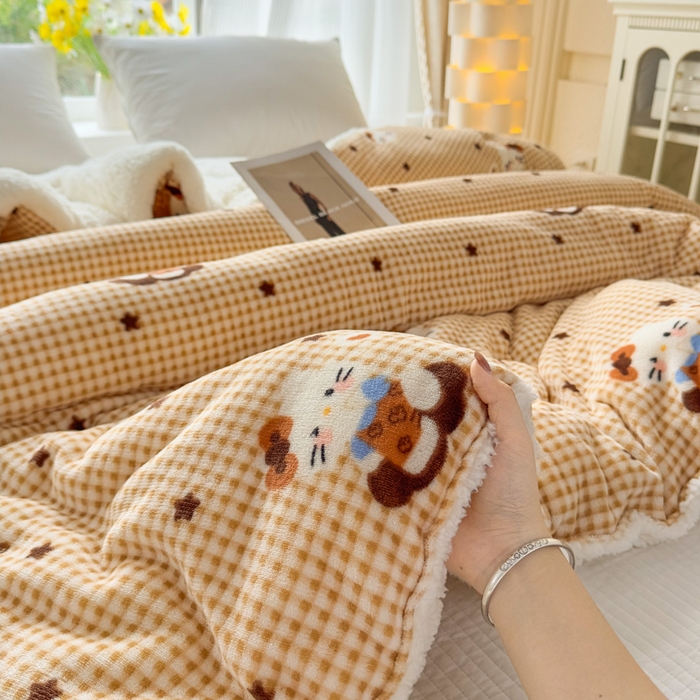 91家纺网 家纺一手货源 找家纺 爱彼家纺 2025新款奶油风羊羔绒+牛奶绒可爱卡通被子被芯秋被冬被被子被芯-直播热门款 奶咖小猫