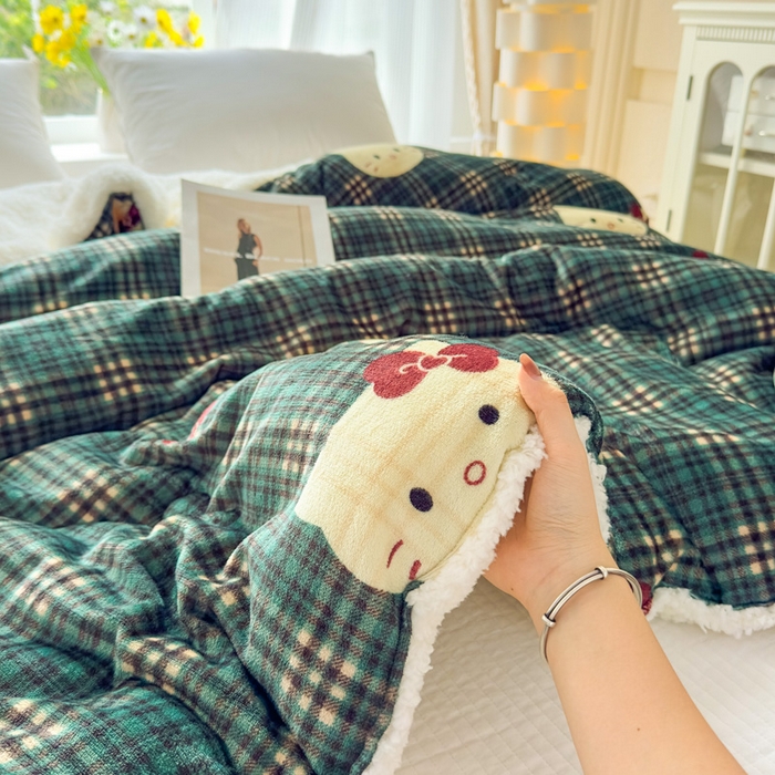 91家纺网 家纺一手货源 找家纺 爱彼家纺 2025新款奶油风羊羔绒+牛奶绒可爱卡通被子被芯秋被冬被被子被芯-直播热门款 绅士绿kt