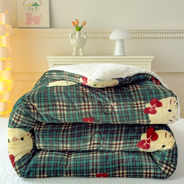 91家纺网 家纺一手货源 找家纺 爱彼家纺 2025新款奶油风羊羔绒+牛奶绒可爱卡通被子被芯秋被冬被被子被芯-直播热门款 绅士绿kt