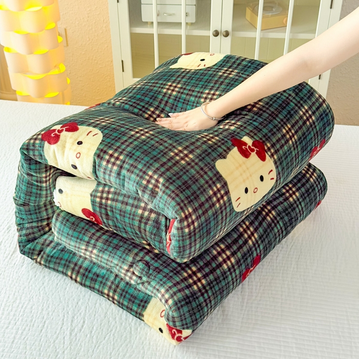 91家纺网 家纺一手货源 找家纺 爱彼家纺 2025新款奶油风羊羔绒+牛奶绒可爱卡通被子被芯秋被冬被被子被芯-直播热门款 绅士绿kt